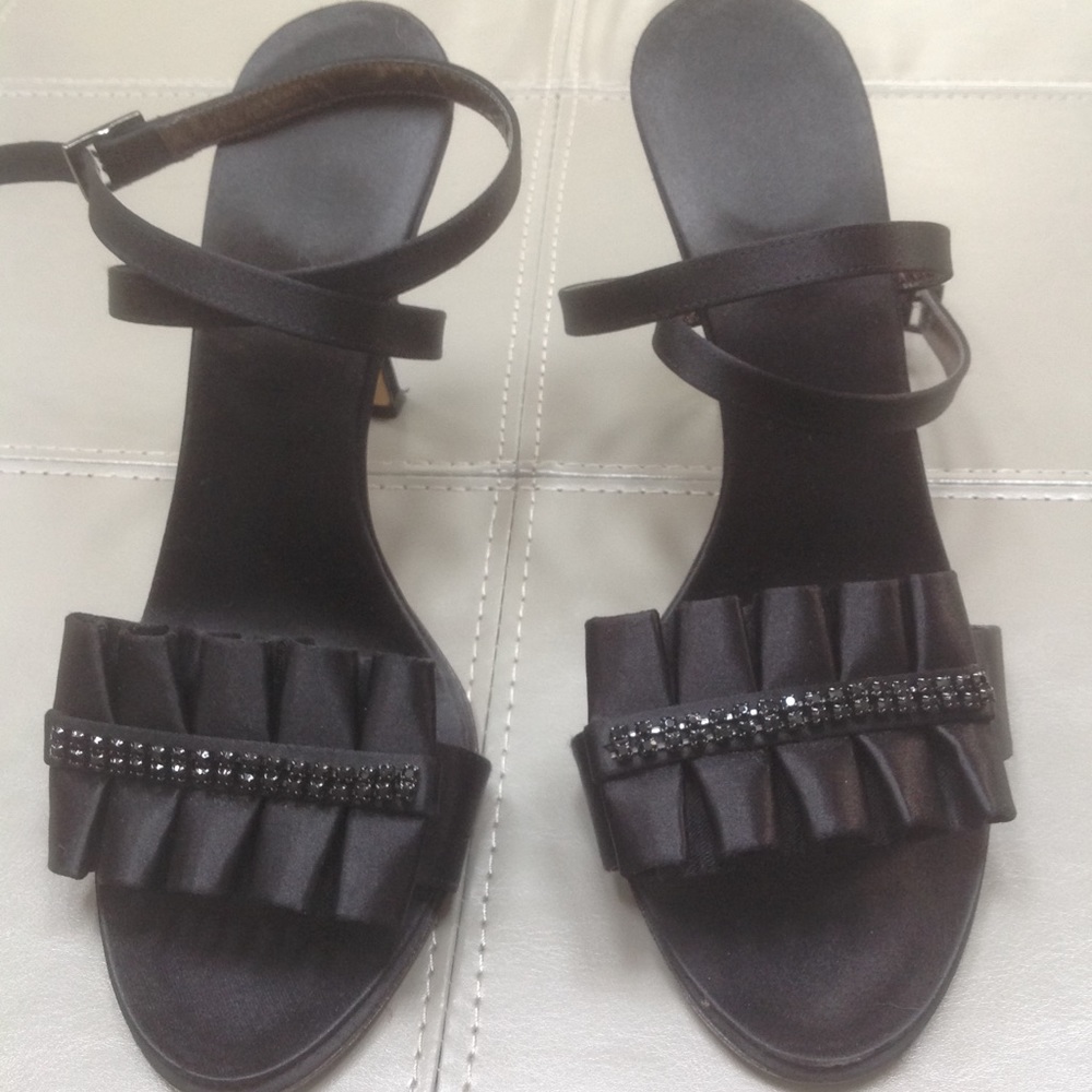 BCBG dress sandal/heel